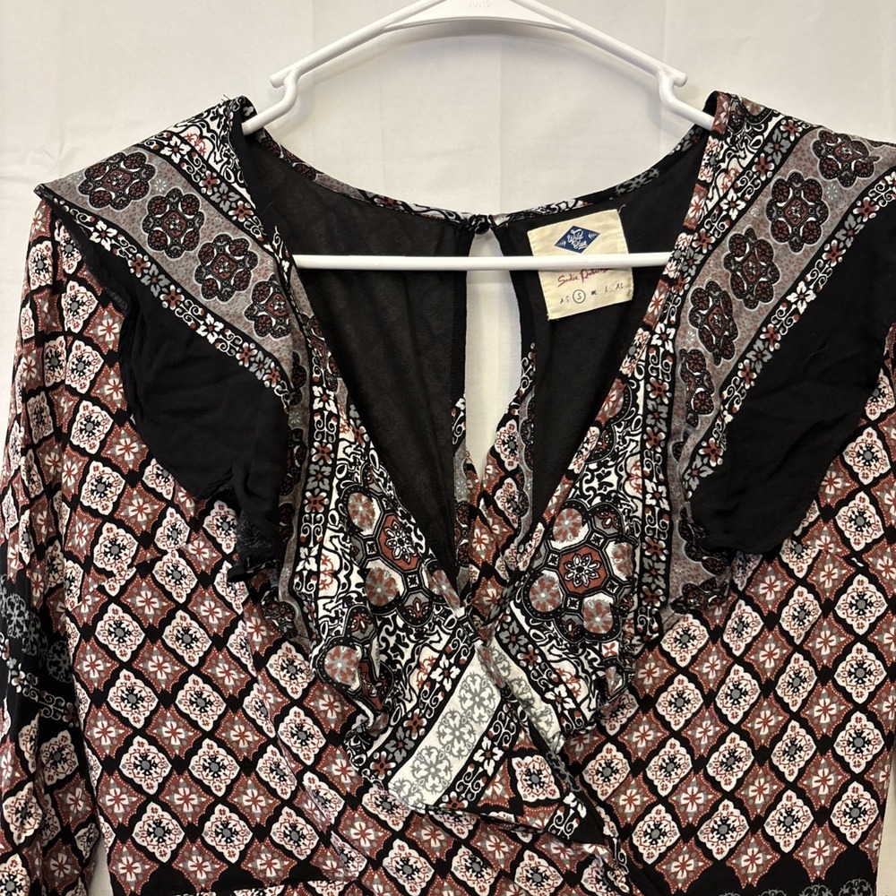 Sadie Robertson Size Medium S Deep-V Romper Jumper Black Rose‎ Floral Lined Boho - Picture 3 of 12